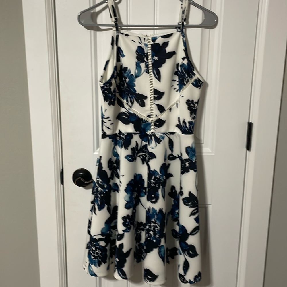 Altard State worn once Size M beautiful dress above the knee